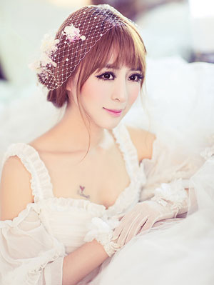 新时代化妆师化妆现场新时代与Tencent企业合作打造最美新娘